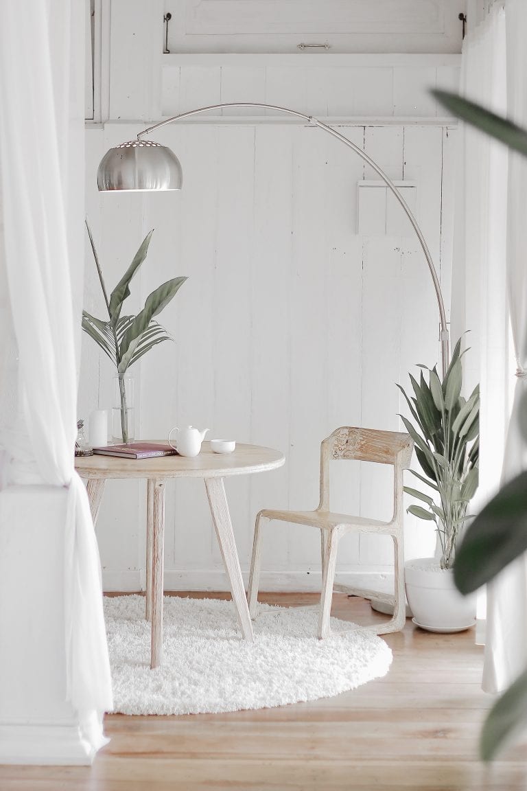 Decorating rental pendant lamp