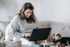 social-security-ssa-change-of-address-woman-computer