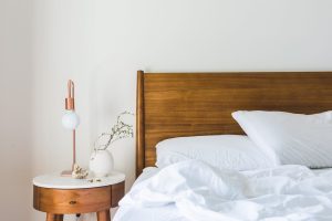 Chambre à coucher avec un lit: comment savoir si on a des punaises de lit