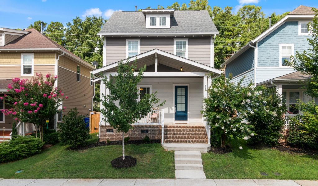 Cost of Moving Houses- A Complete Price Breakdown Picture of a house: Cost of Moving Houses: A Complete Price Breakdown