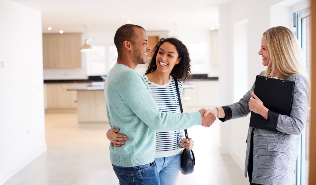 People buying their new house cost of moving houses People buying their new house cost of moving houses