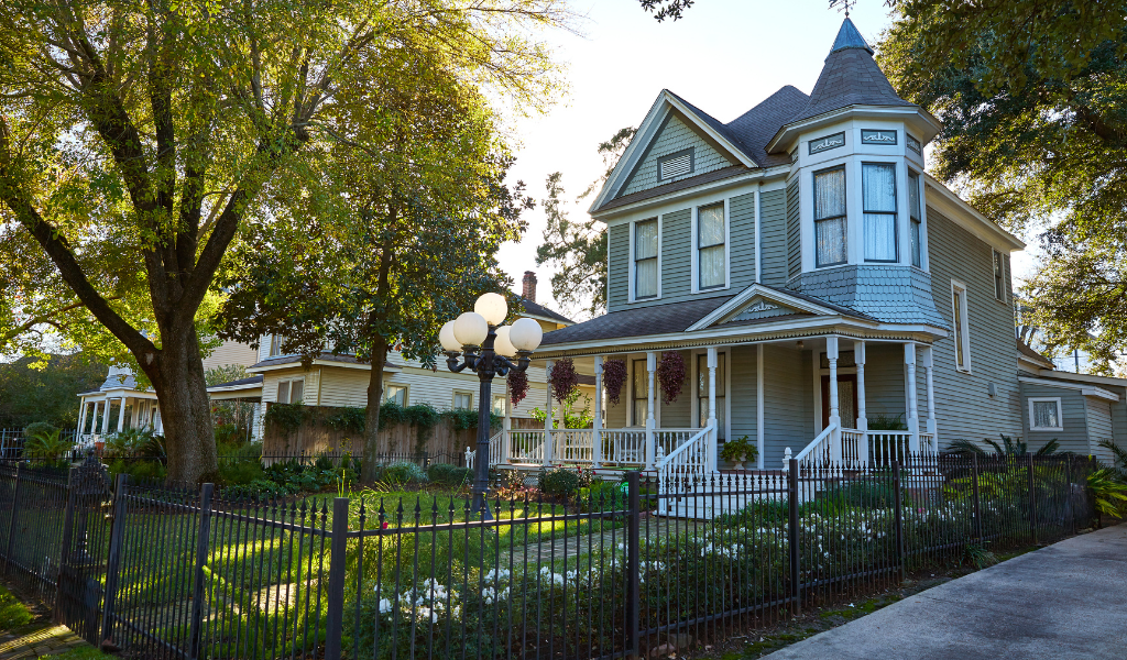 5. The Heights – The 8 Best Neighborhoods in Houston in 2022 5. The Heights - The 8 Best Neighborhoods in Houston in 2022