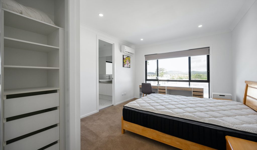 Mattress Cover for Moving Mattress in bedroom that needs mattress cover or bag for moving